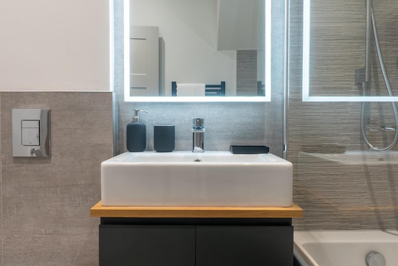 Spring Mount Huge Luxury Full Apartment- Harrogate Centre-Two Extremely Comfy Kingsize Bedrooms-Fully Equipped Modern Kitchen-Cosy Living Room With Huge Tv Exterior foto