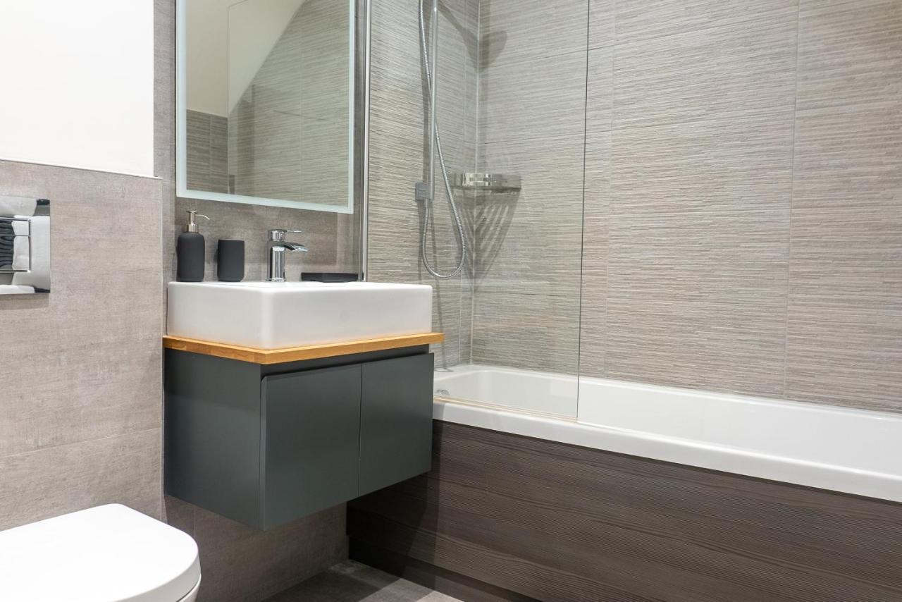 Spring Mount Huge Luxury Full Apartment- Harrogate Centre-Two Extremely Comfy Kingsize Bedrooms-Fully Equipped Modern Kitchen-Cosy Living Room With Huge Tv Exterior foto