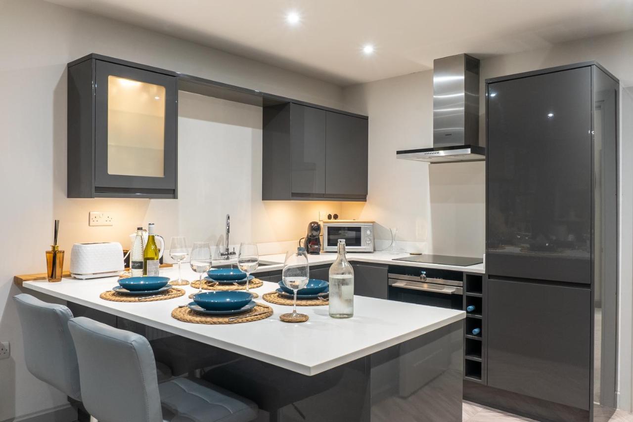 Spring Mount Huge Luxury Full Apartment- Harrogate Centre-Two Extremely Comfy Kingsize Bedrooms-Fully Equipped Modern Kitchen-Cosy Living Room With Huge Tv Exterior foto